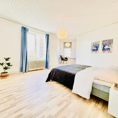 Apartment Aday - 4 Bedrooms In *