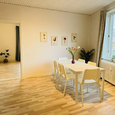 Apartment Aday - 4 Bedrooms In Bronderslev