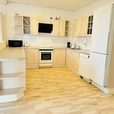 Apartment Aday - 4 Bedrooms In *