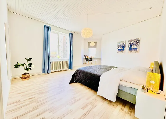 Apartment Aday - 4 Bedrooms In *