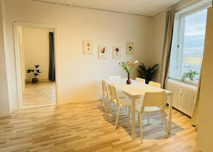 Apartment Aday - 4 Bedrooms In Bronderslev