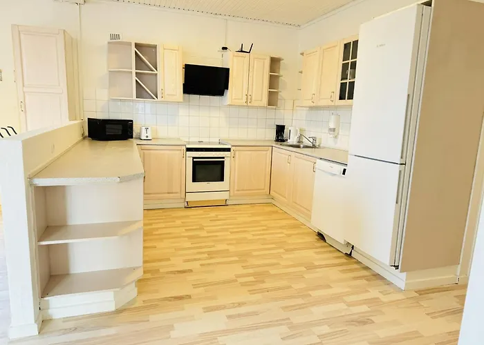 Apartment Aday - 4 Bedrooms In *